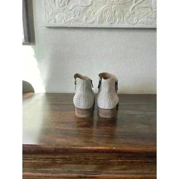 NEW Lucky Brand Booties Gray Perforated Leather Suede 9.5 Bayley zipper - Picture 6 of 8